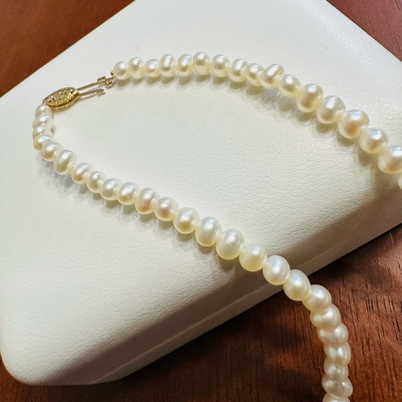 Pearl Necklace, Bracelet & Earrings Set - Picture 8 of 11